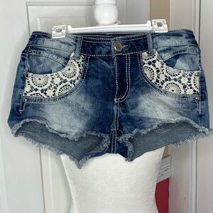 NO BOUNDARIES•SHORTS